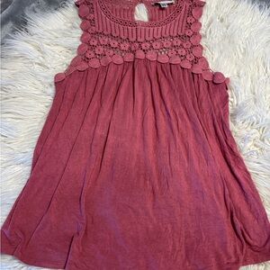 Elegant Sleeveless Blouse with Crochet Accents